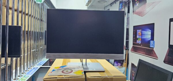HP EliteOne 800 G3 AIO 23.8″ i5 8GB 256GB SSD + 500GB Harddrive