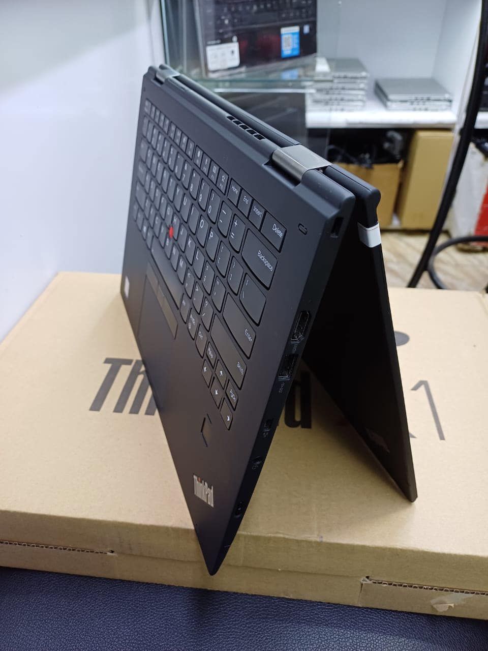 Lenovo ThinkPad X1 Yoga – i7 - Image 3